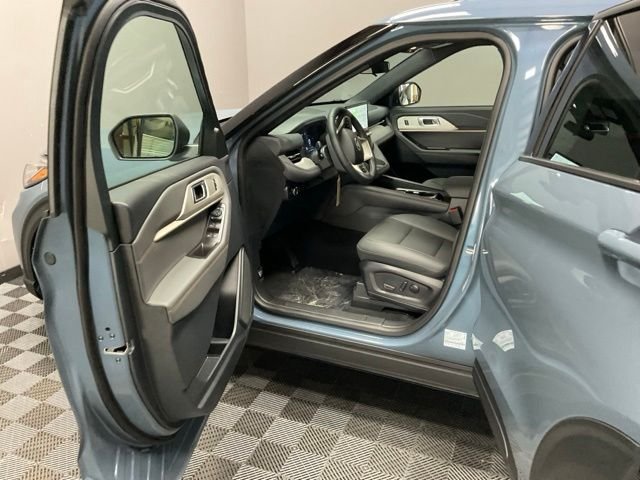 New 2027 Vapor Blue Metallic Ford Active image 14