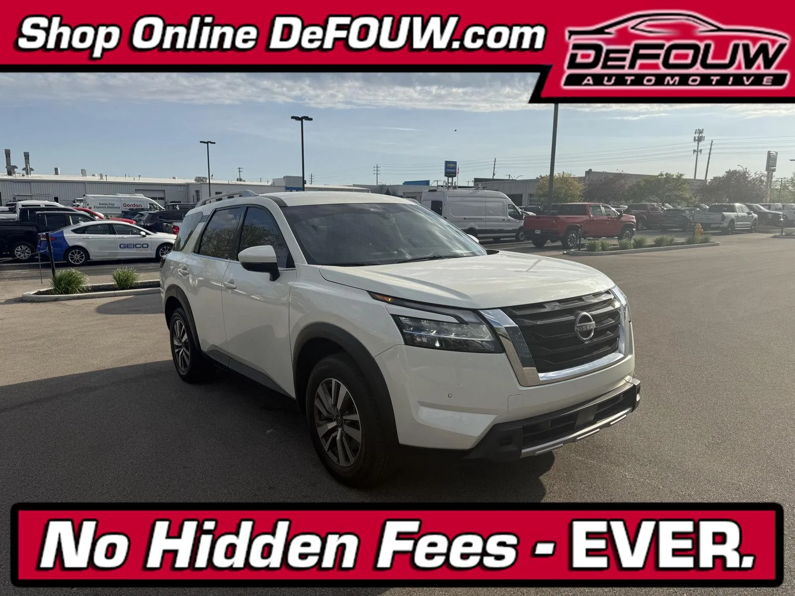2023 Nissan Pathfinder SL 4WD's photo