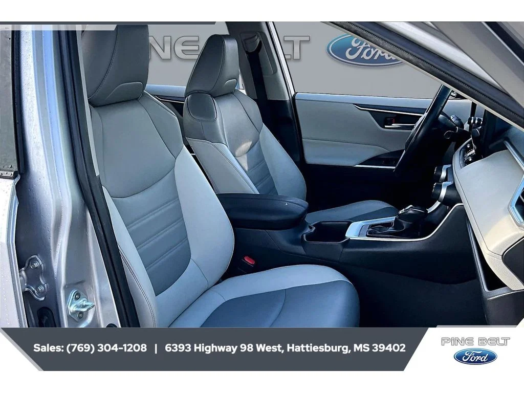 Used 2023 Silver Sky Metallic Toyota XLE Premium image 6