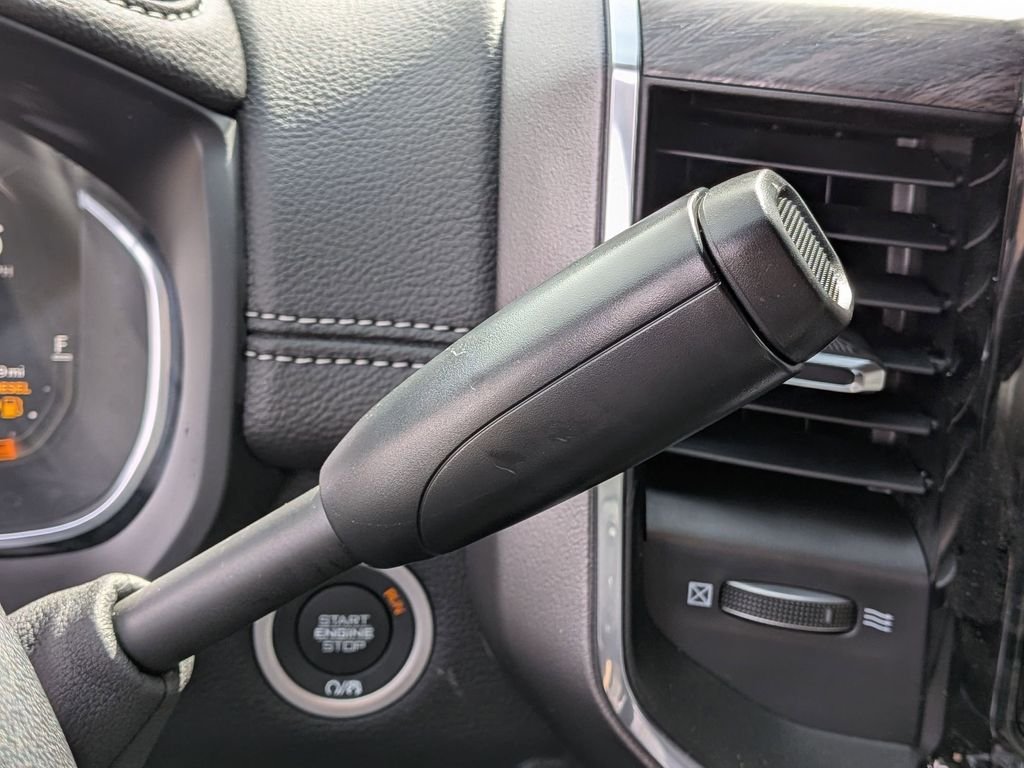 New 2026 Diamond Black Crystal Pearl-Coat Exterior Paint RAM Laramie image 27