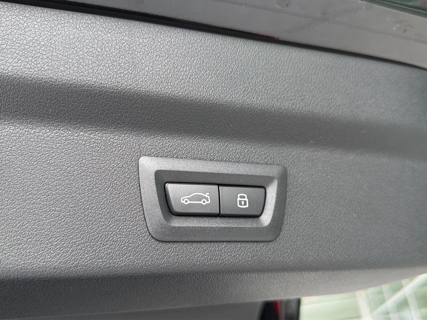 New 2026 Black Sapphire Metallic BMW xDrive28i image 34