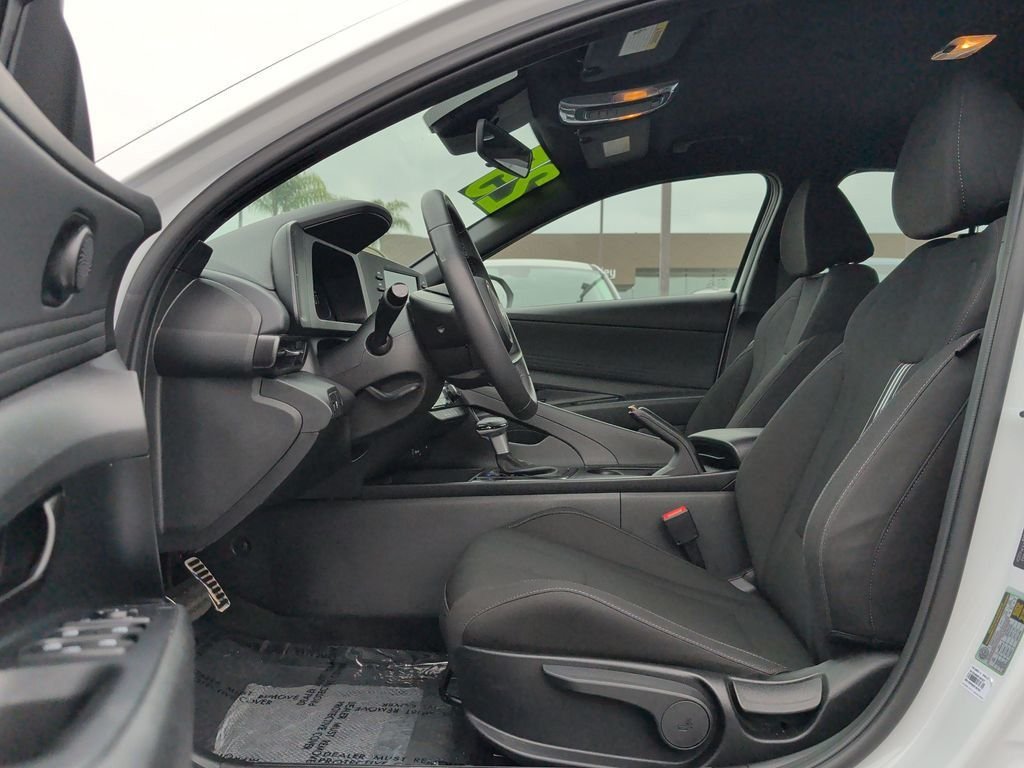 2025 Hyundai Elantra SEL - Photo 9