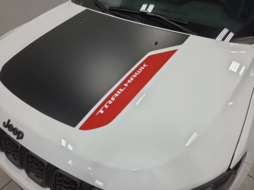 New 2026 Bright White Clear-Coat Exterior Paint Jeep Trailhawk image 15