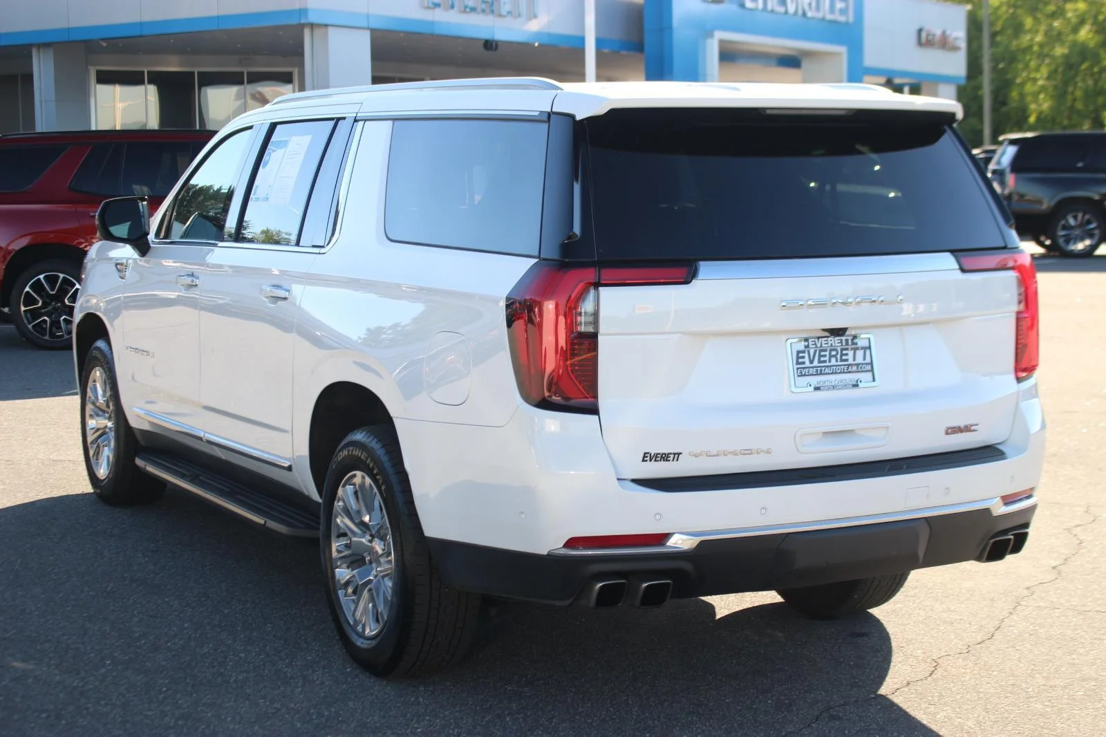 Used 2025 Summit White GMC Denali image 5