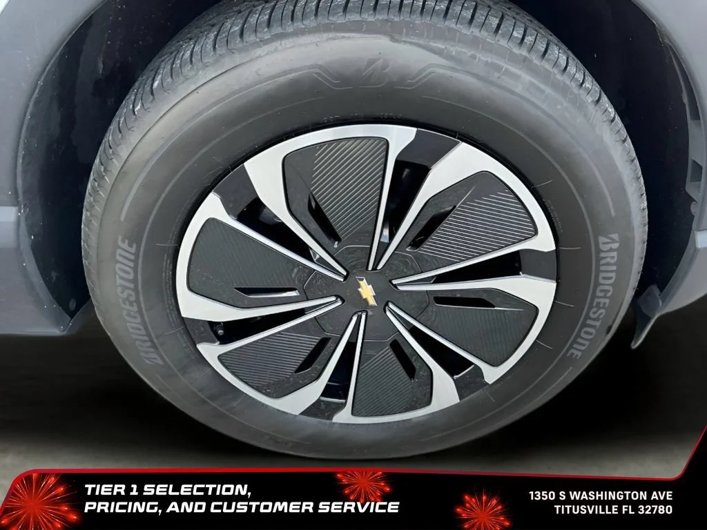 Used 2024 Summit White Chevrolet LT image 40