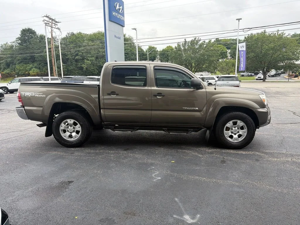 Used 2014 Pyrite Mica Toyota DOUBCAB image 4