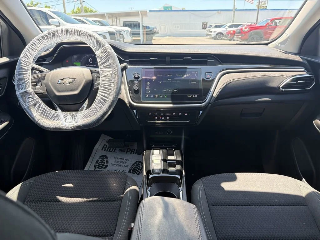 Used 2023 Summit White Chevrolet LT image 27