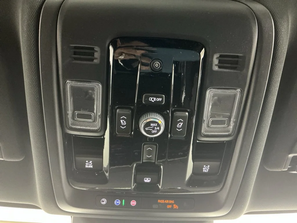New 2027 Polar White Tricoat Chevrolet High Country image 22