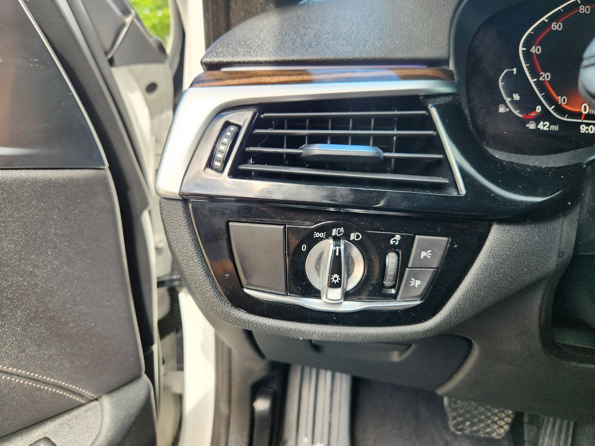 Used 2022 Mineral White Metallic BMW 530i image 23