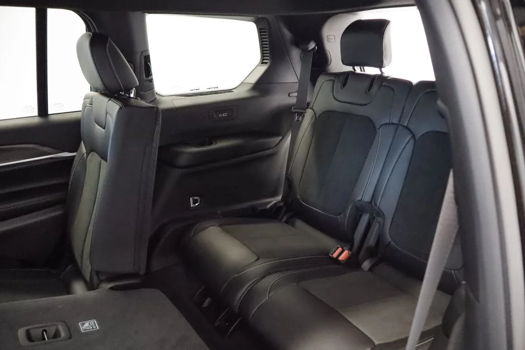 New 2026 Diamond Black Crystal Pearlcoat Jeep Altitude image 15