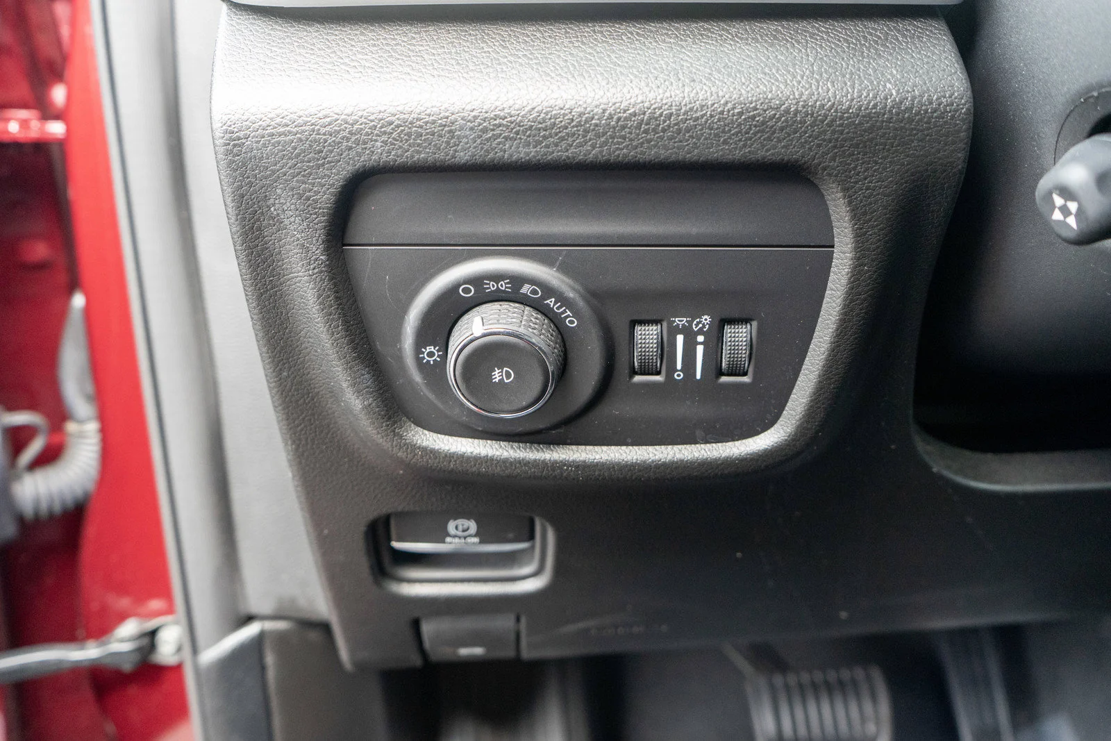 Used 2024 Velvet Red Pearlcoat Jeep Limited image 17
