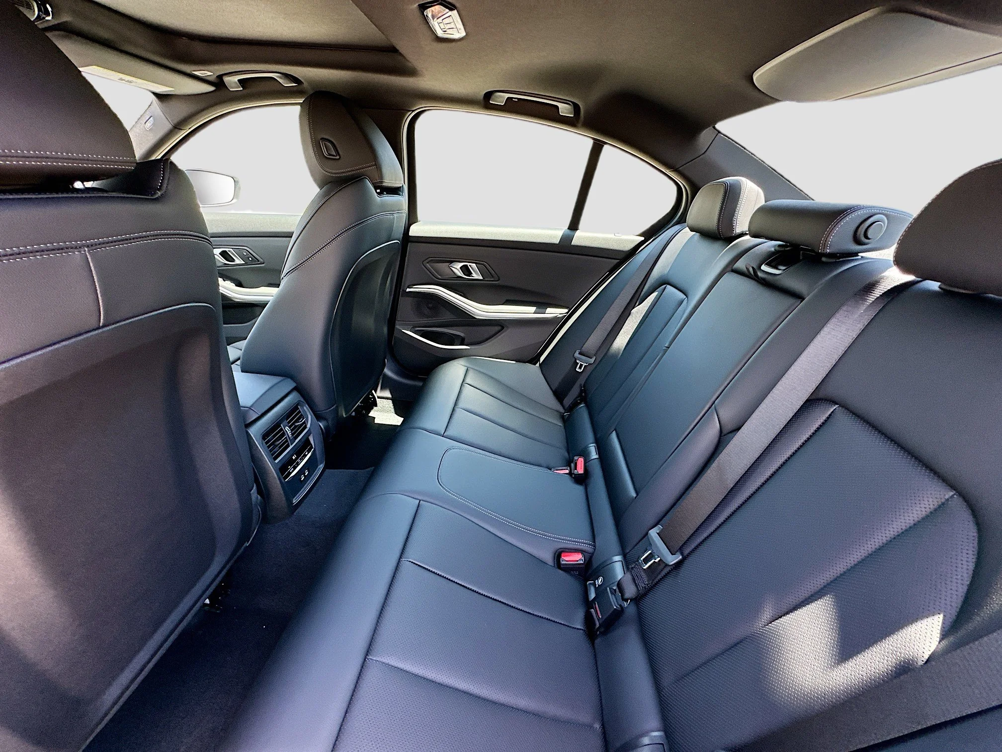 2025 BMW 3 Series 330i - Photo 22