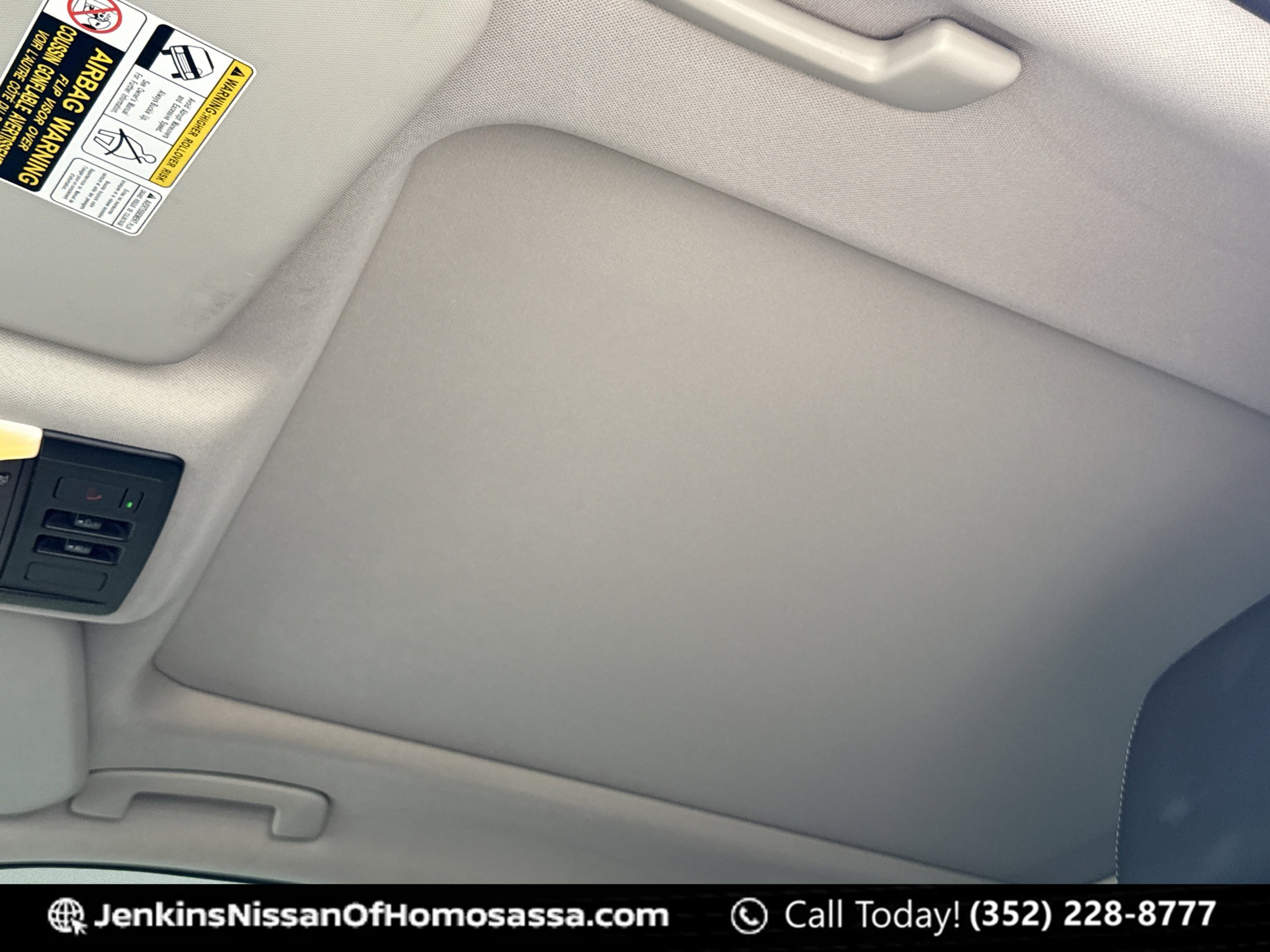 Used 2021 Brilliant Silver Metallic Nissan Platinum image 27