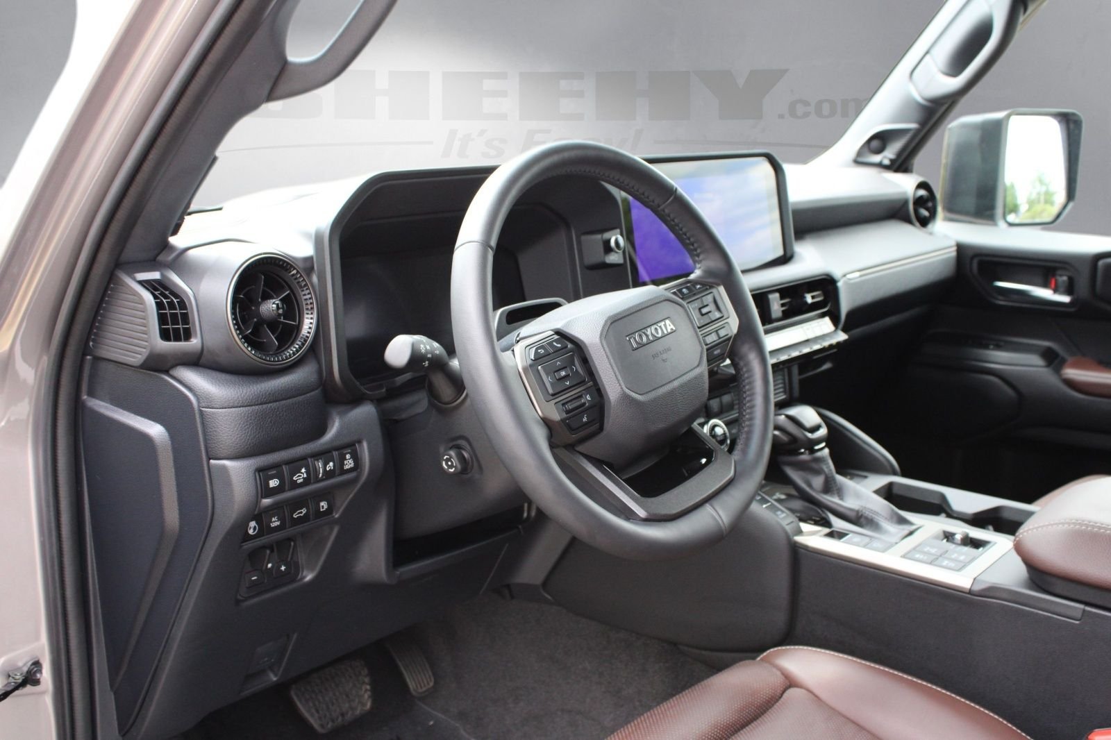 Used 2025  Toyota Base image 3
