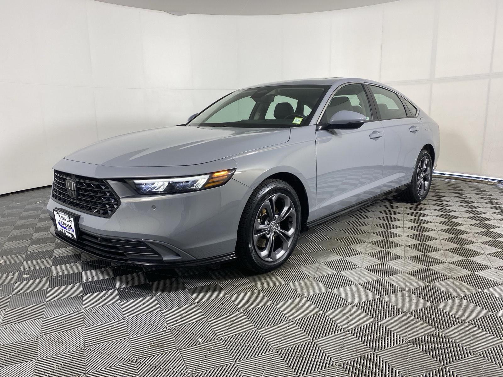 Used 2024 Urban Gray Pearl Honda EX-L image 3