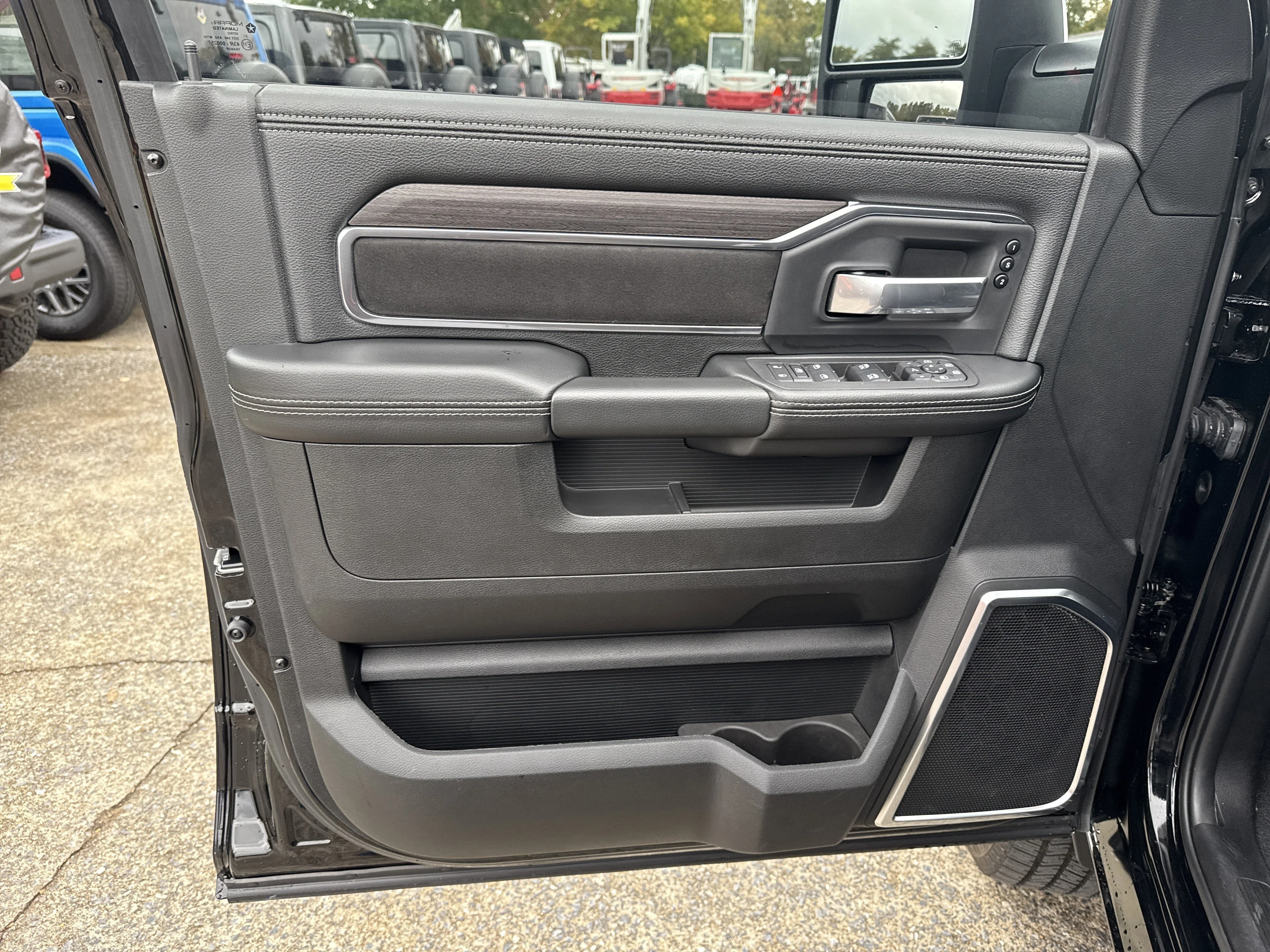 2025 RAM 2500 Laramie - Photo 10