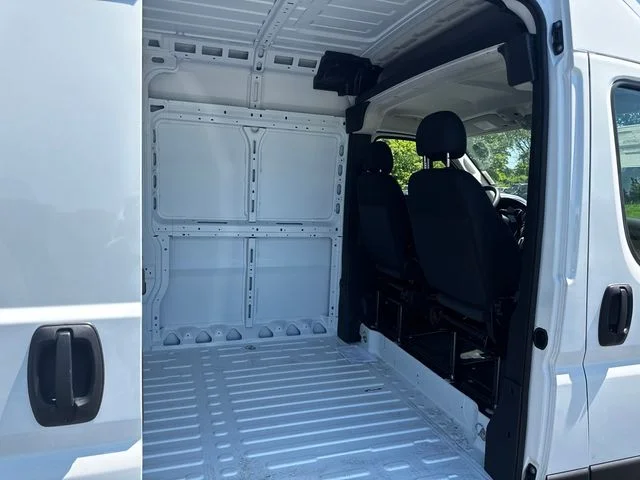 New 2026 Bright White Clear-Coat Exterior Paint RAM Tradesman image 16
