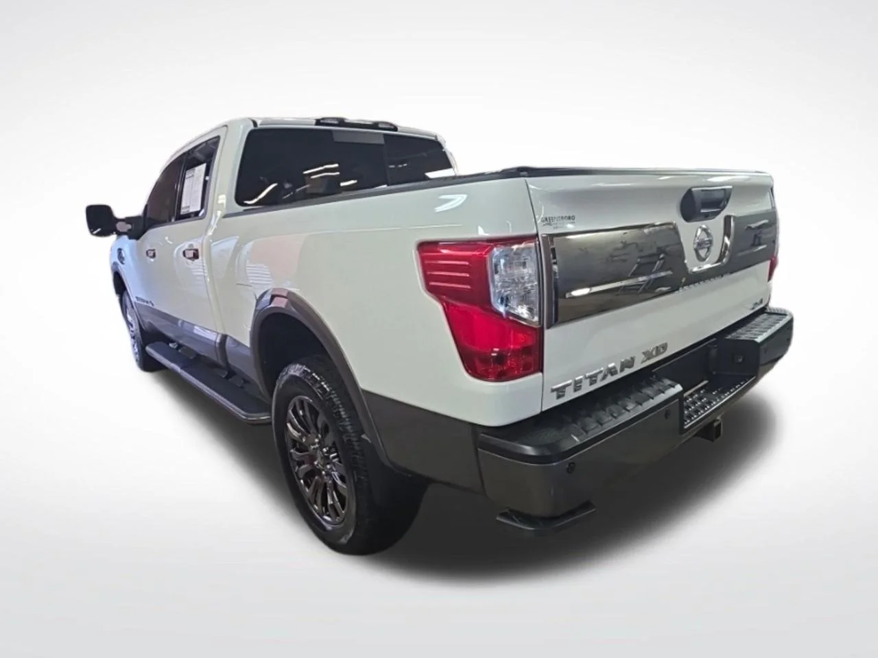 Used 2019 White Nissan Platinum Reserve image 4