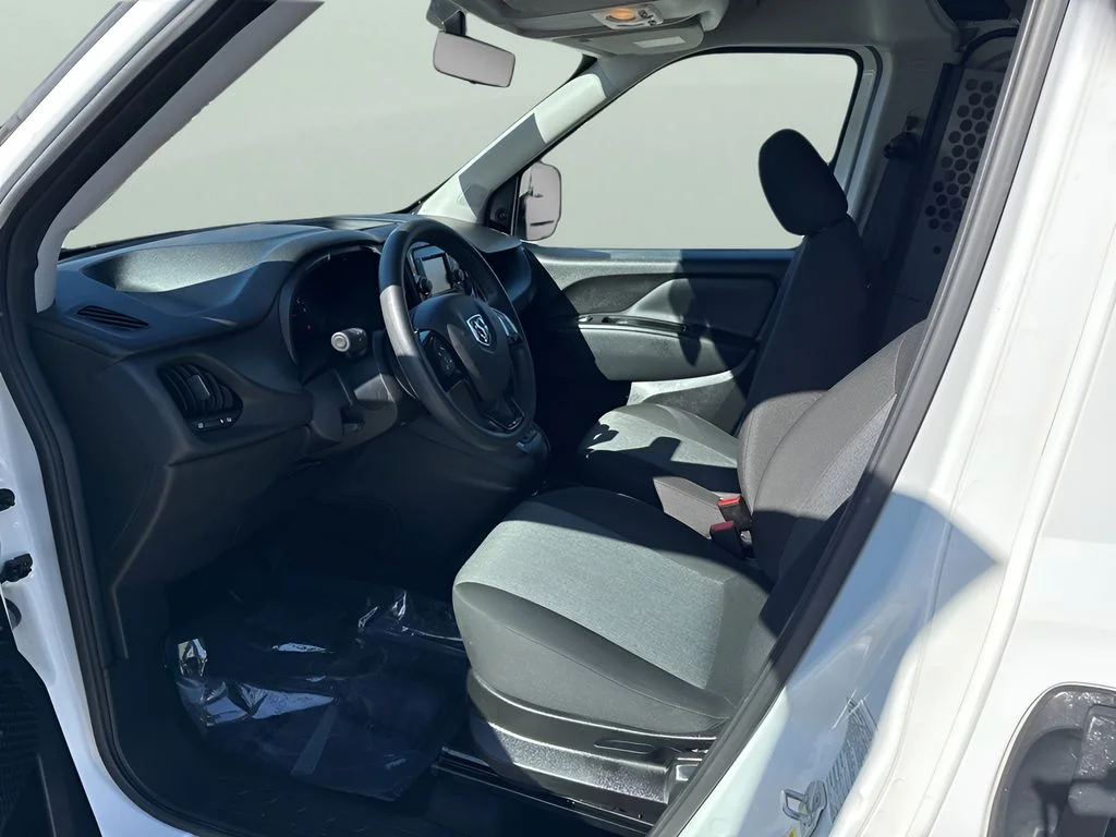 Used 2022 White Ram Base image 9