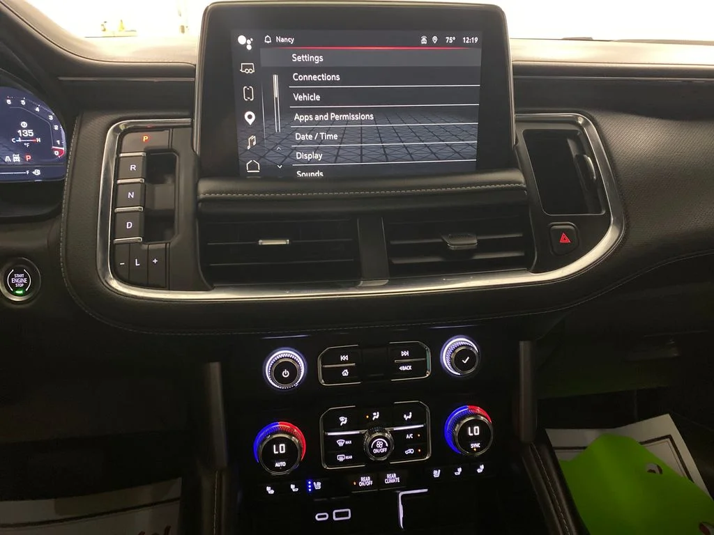 Used 2022 White GMC SLT image 22