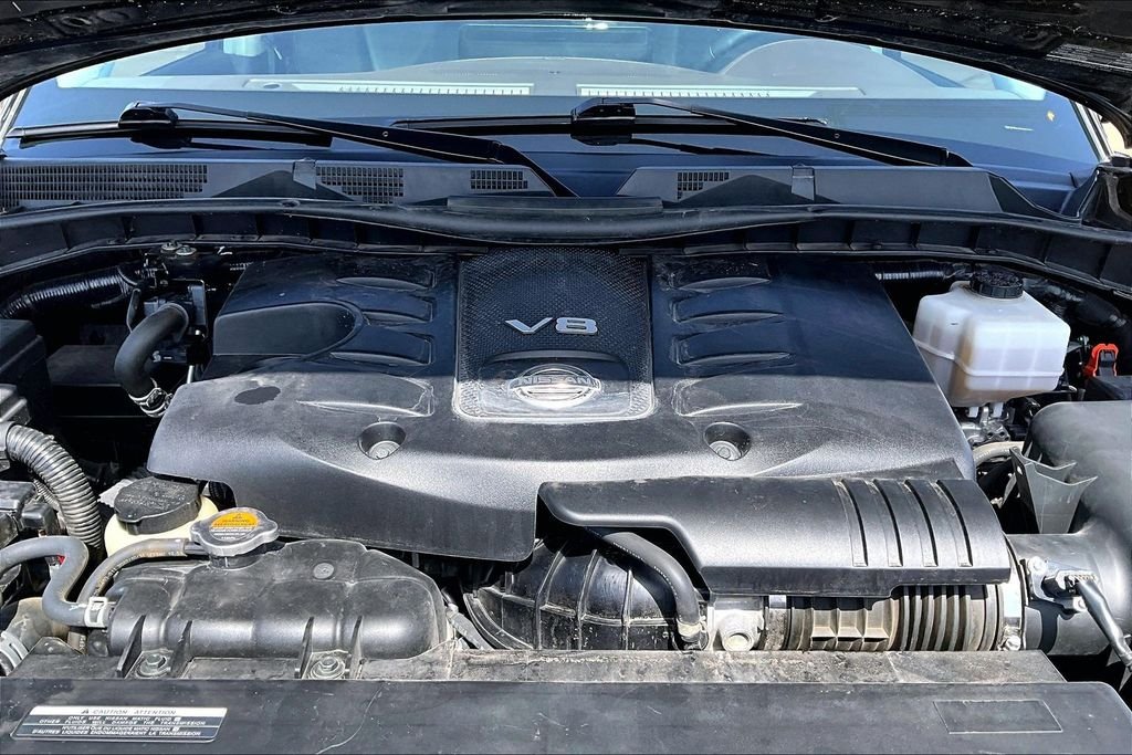 Used 2023 Black Nissan Platinum image 9