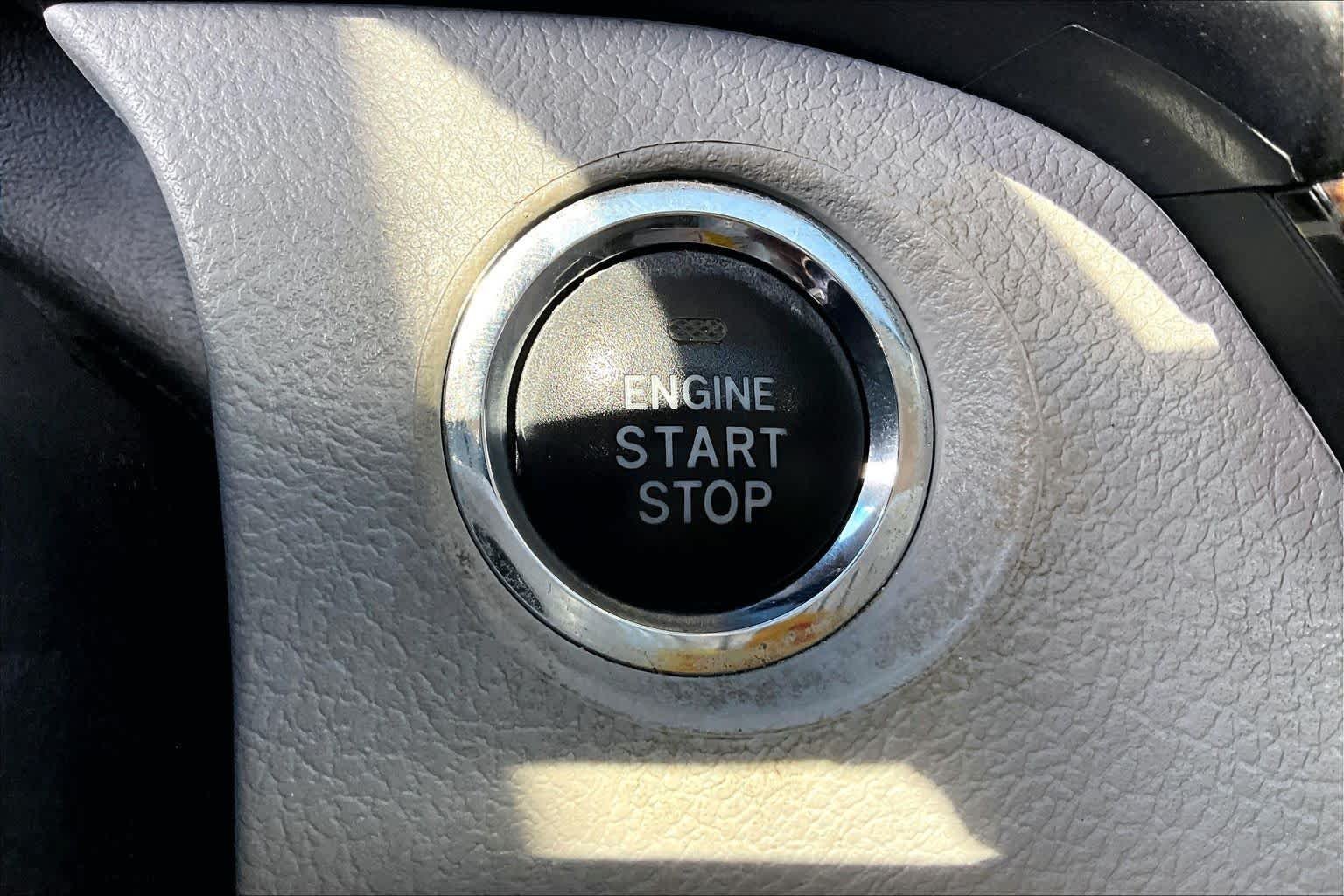 Used 2015 Blizzard Pearl Toyota XLE image 32