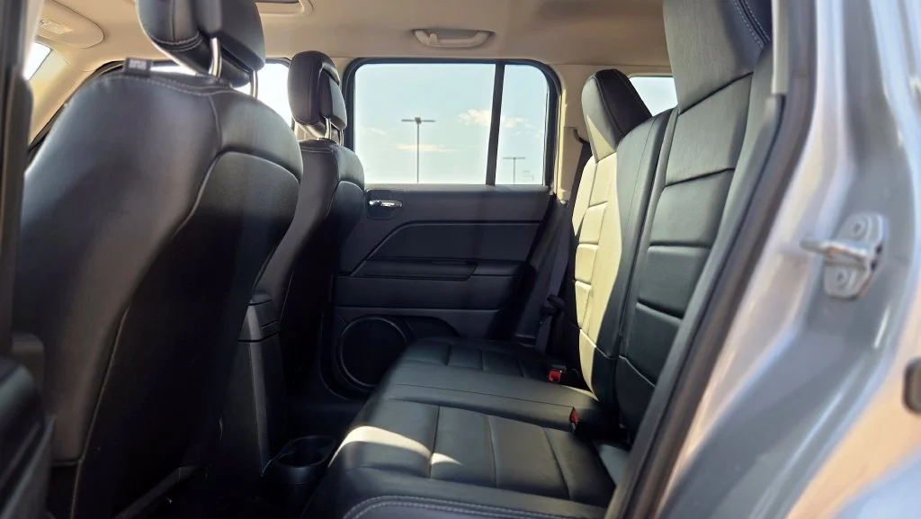 Used 2016 Silver Jeep High Altitude image 25