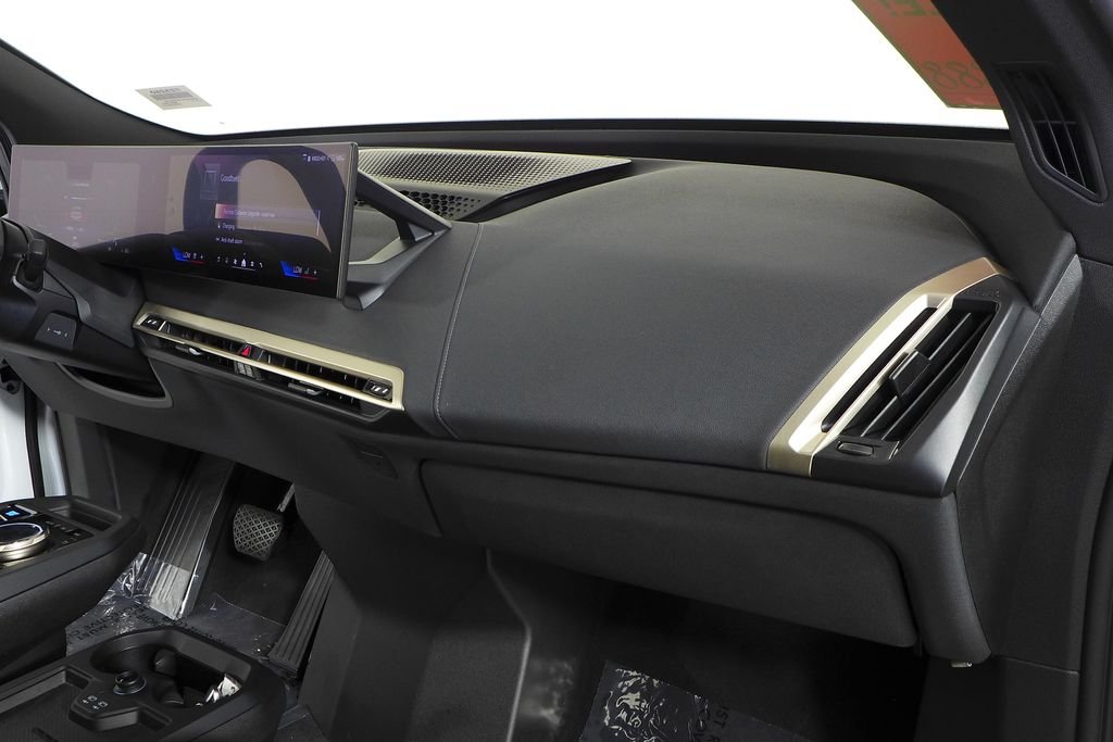 Used 2024 Mineral White Metallic BMW xDrive50 image 13