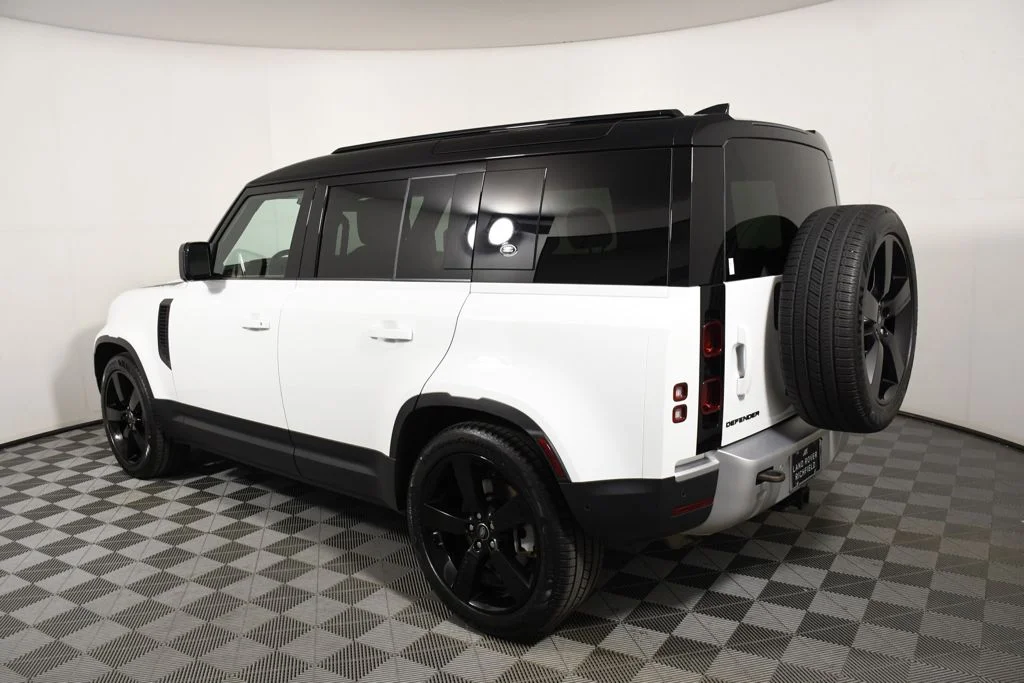 Used 2023 Fuji White Land Rover S image 3