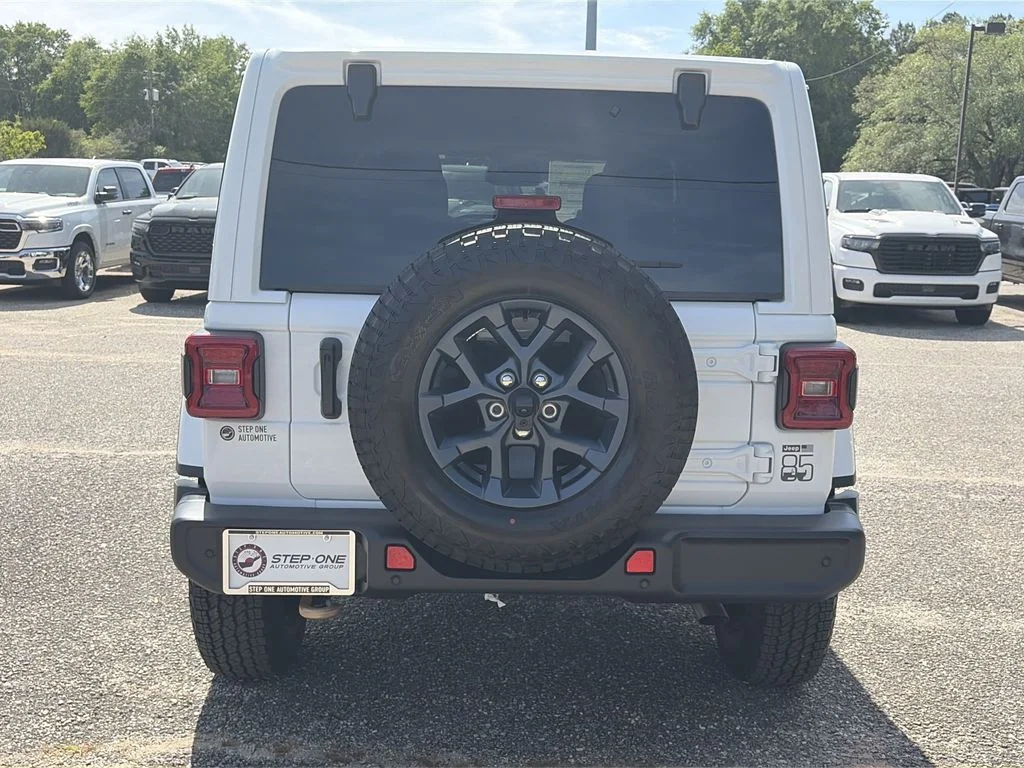 New 2026 Bright White Clear-Coat Exterior Paint Jeep 85th Anniversary Edition image 5