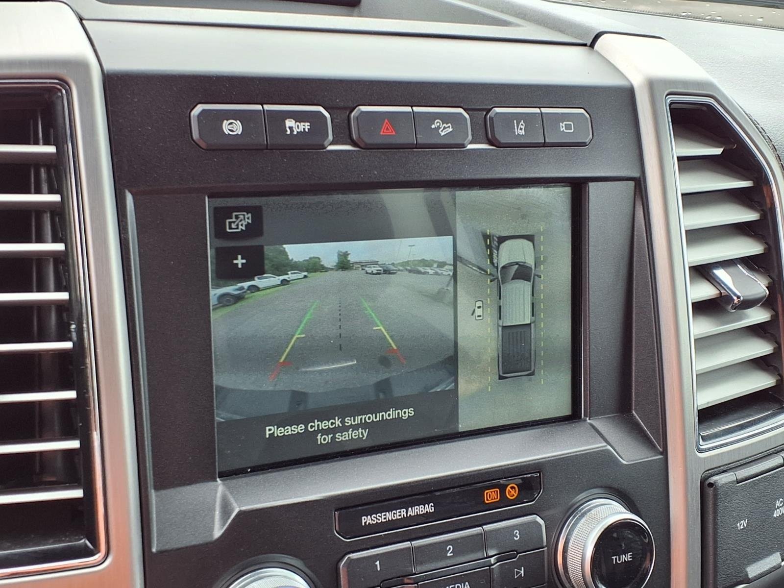 Used 2019  FORD  image 4