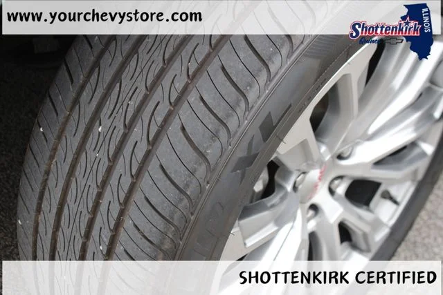 Used 2023 Silver GMC Denali image 9
