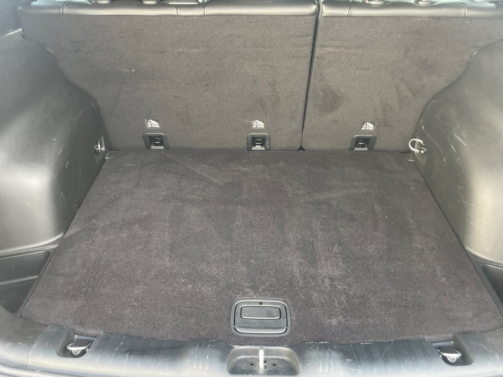 Used 2024 Diamond Black Crystal Pearlcoat Jeep Latitude Lux image 23