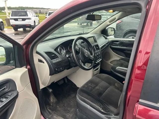 Used 2018 Red Dodge SE image 7