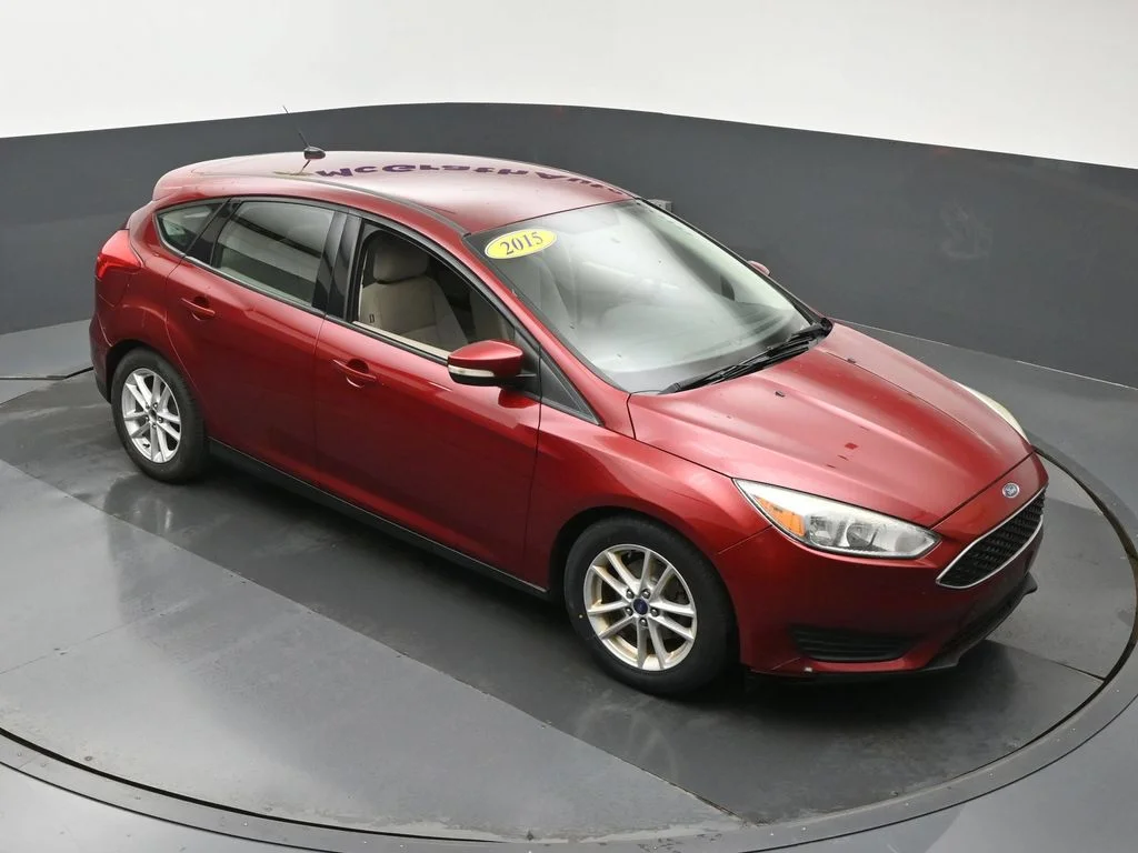 Used 2015 Red Ford SE image 3