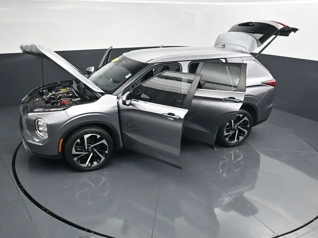 Used 2022  Mitsubishi SE image 41