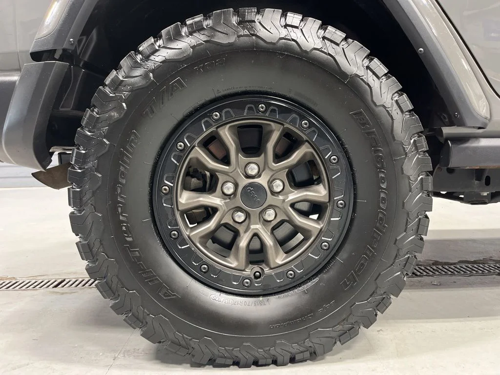 Used 2022 Gray Clearcoat Jeep Unlimited Sahara Altitude image 41