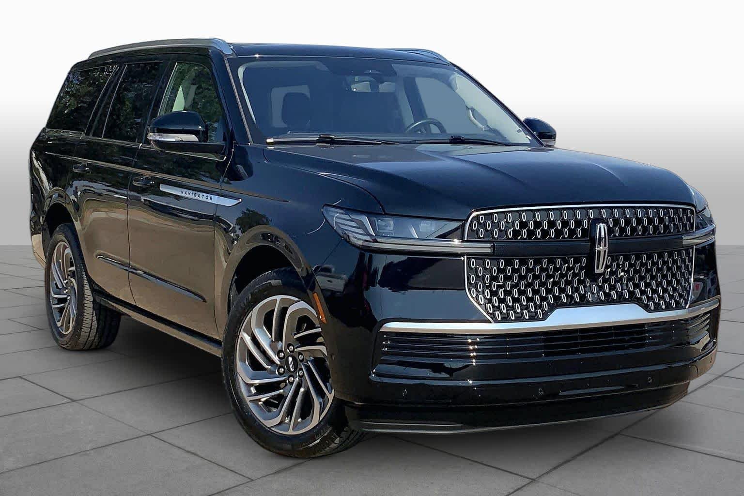 Used 2025 Infinite Black Metallic Clearcoat Lincoln Reserve image 3