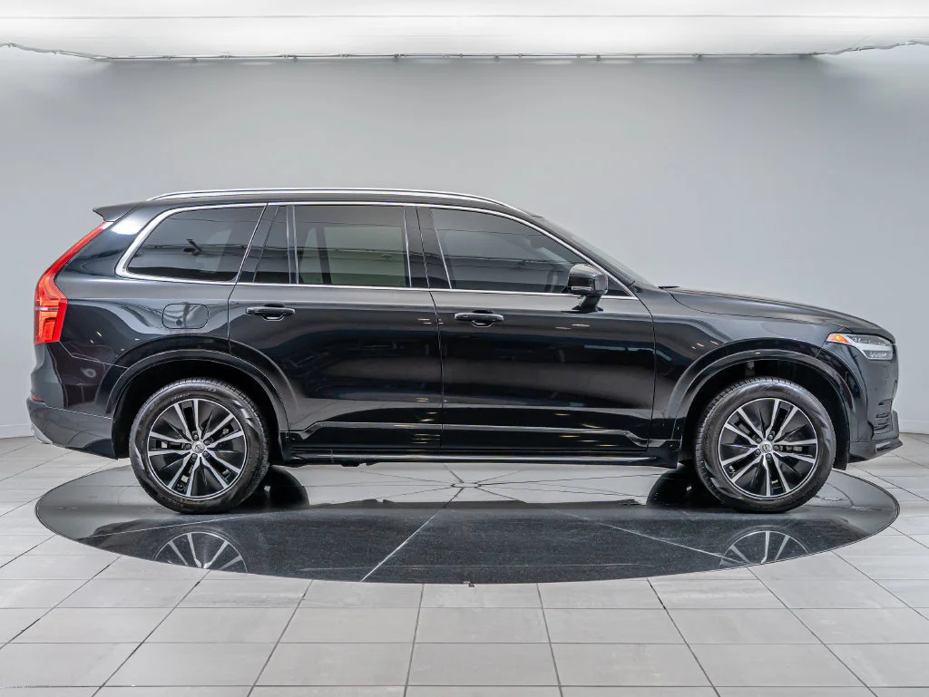 Used 2020 Onyx Black Metallic Volvo T6 Momentum image 11