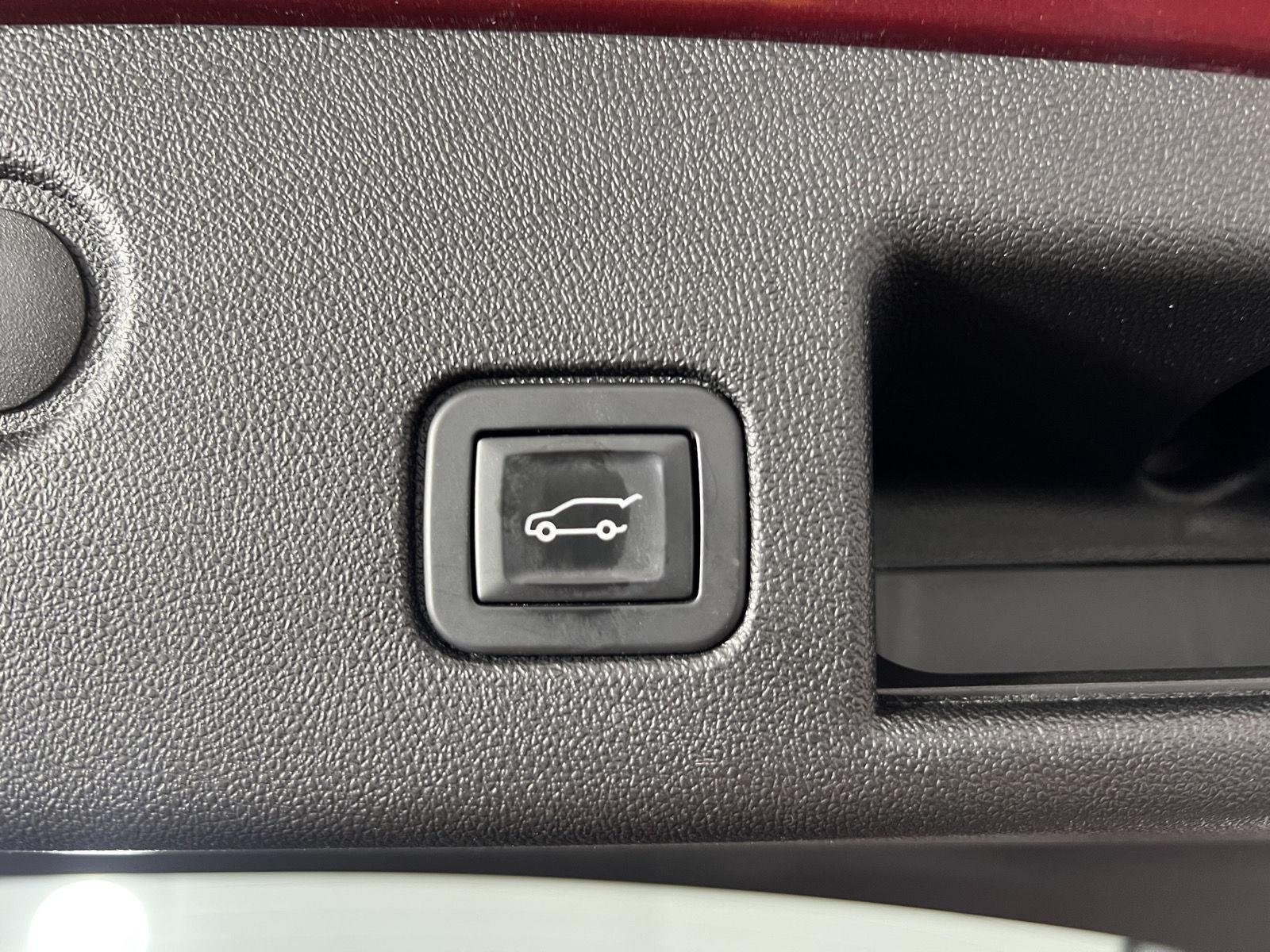 Used 2018 Cajun Red Tintcoat Chevrolet Premier image 23
