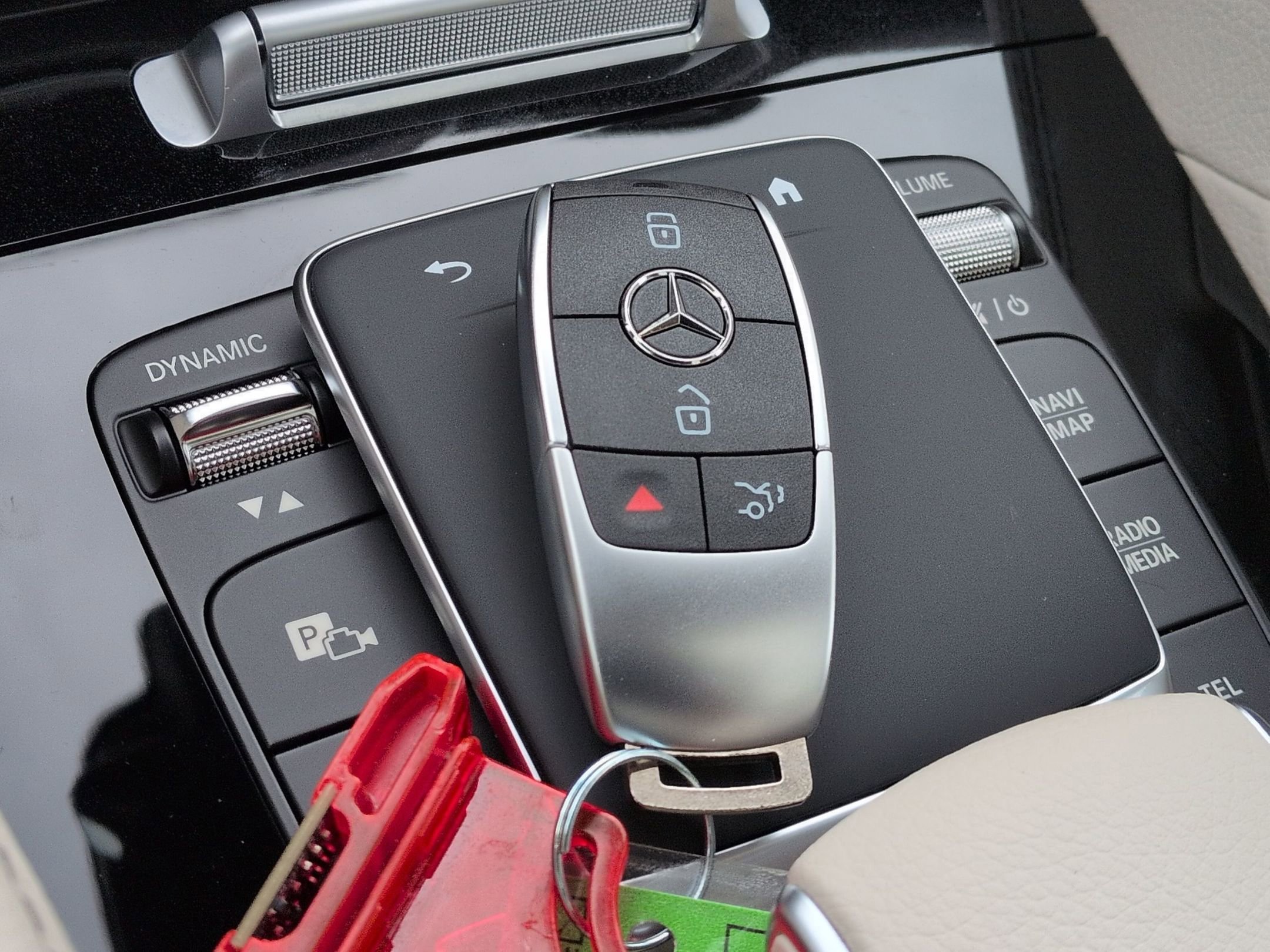 New 2026 Polar White Mercedes-Benz GLE 450 image 75