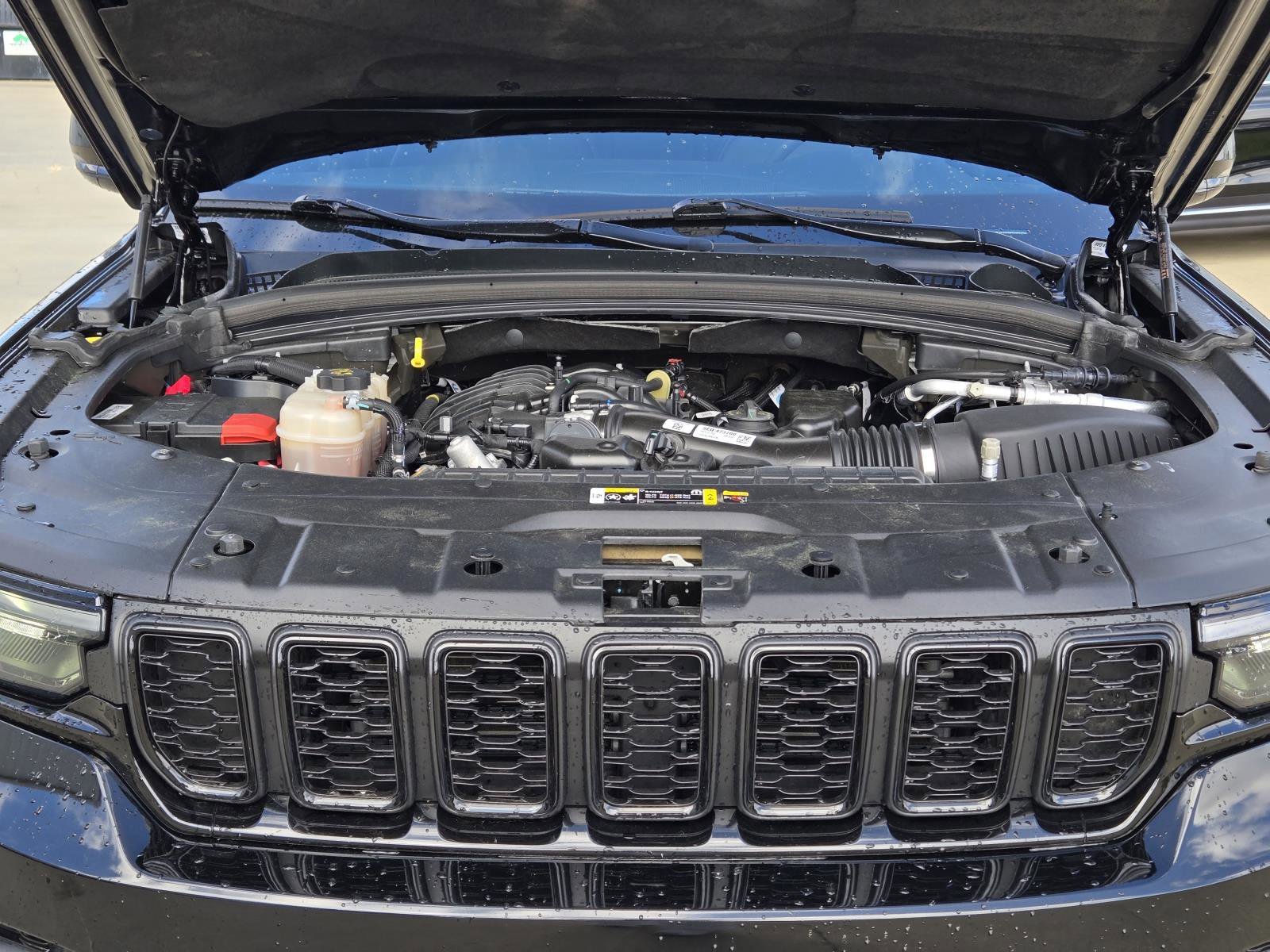 Used 2023 Diamond Black Crystal Pearlcoat Jeep Altitude image 8