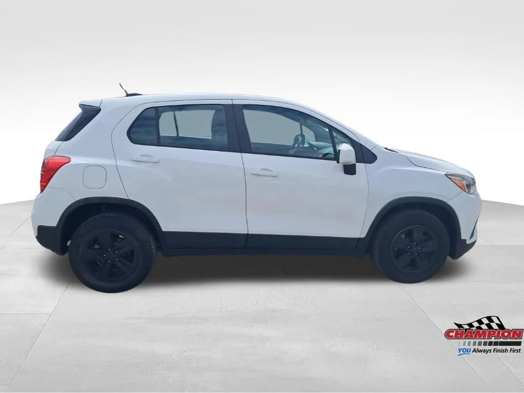 Used 2018 White Chevrolet LS image 28