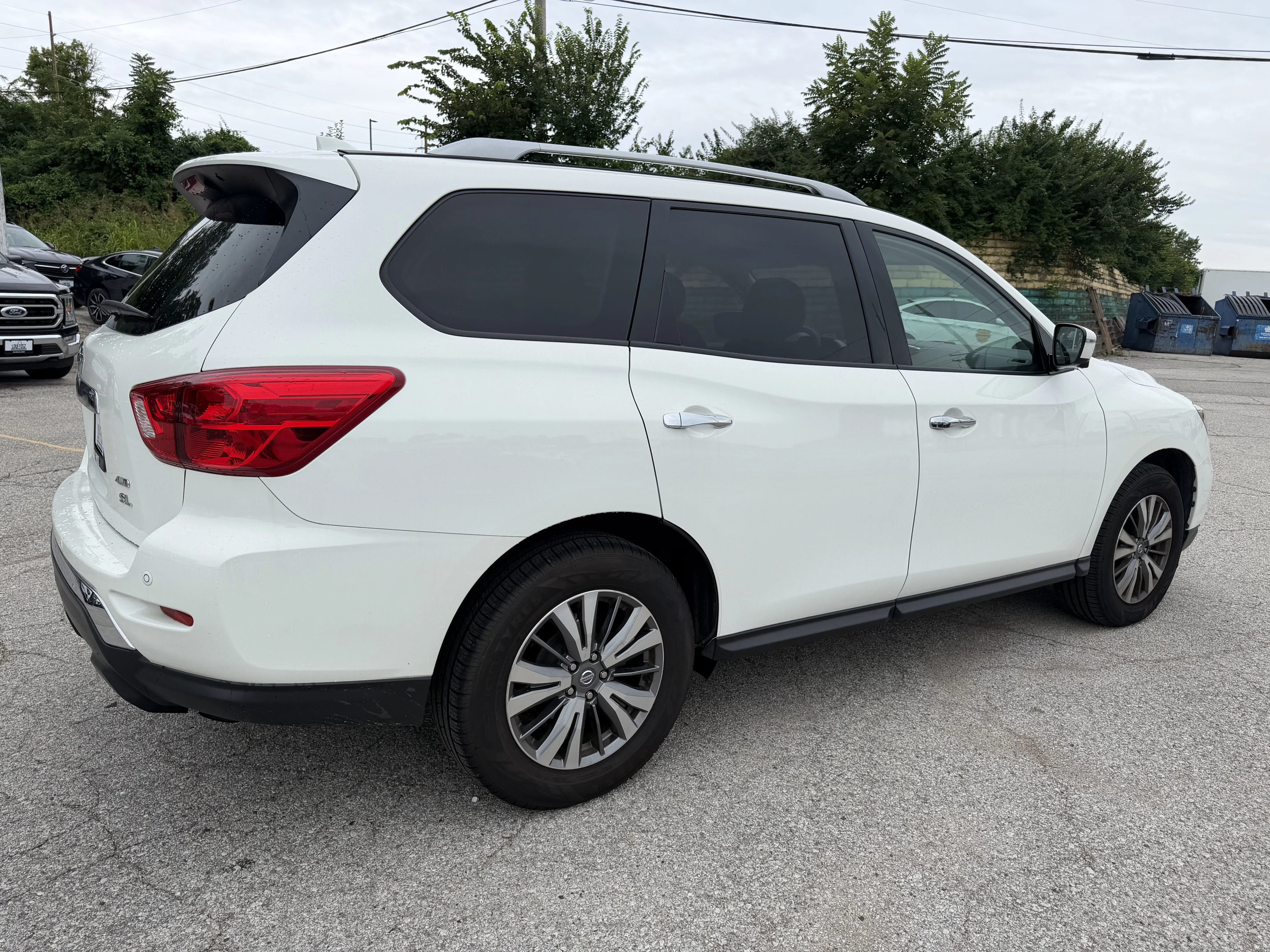 Used 2019 Glacier White Nissan SL image 7