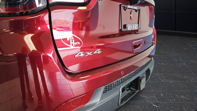 Used 2022 Velvet Red Pearlcoat Jeep Latitude image 37