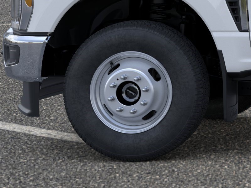 New 2026 Oxford White Ford XLT image 19
