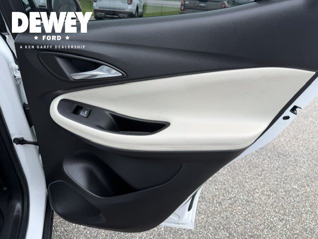 Used 2022 Summit White Buick Select image 29