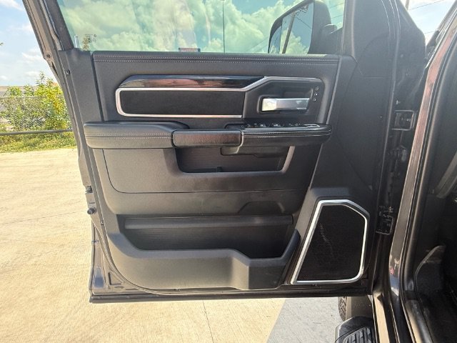 Used 2019 Granite Crystal Metallic Clearcoat Ram Laramie image 21