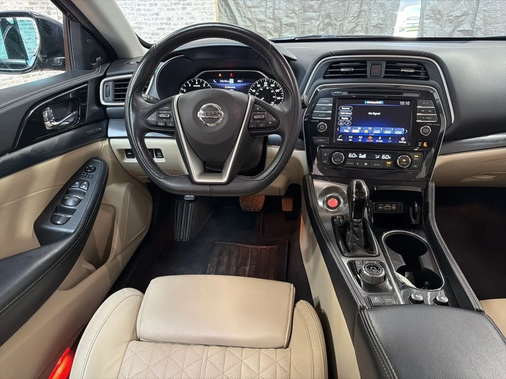 Used 2022 Black Nissan Platinum image 16