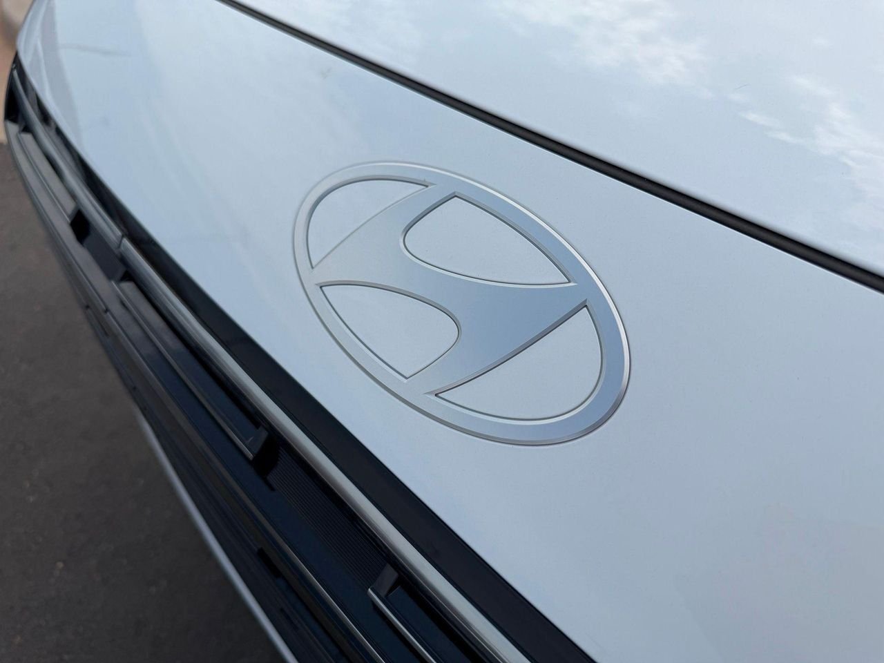 New 2027 White Hyundai SEL image 14